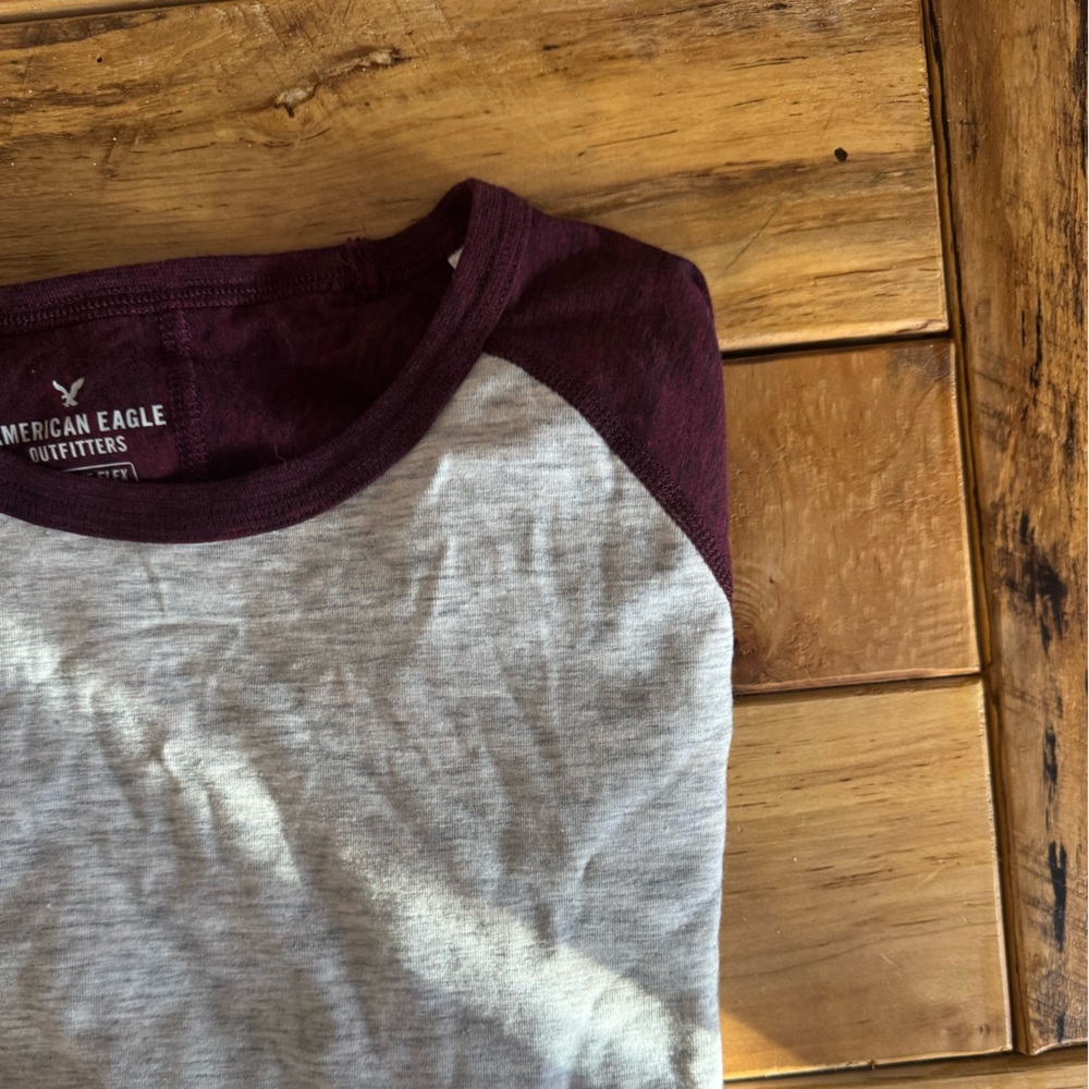 American Eagle NWT Men’s Active Flex T-Shirt Gray Burgundy Size M - Picture 2 of 7